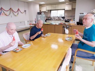 みなみ宛「フルー ツで水分補給」