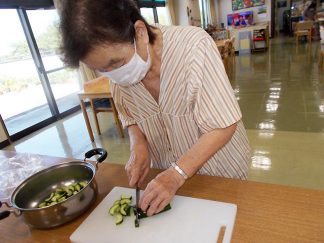 みなみ宛「キュウリの漬物」