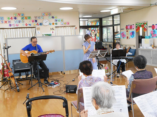 南知多町デイサービスセンター「音楽バンド 晴れオトコ ・ 晴れ女」