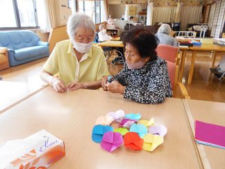 南知多町デイサービスセンター「朝顔のつるし飾り」